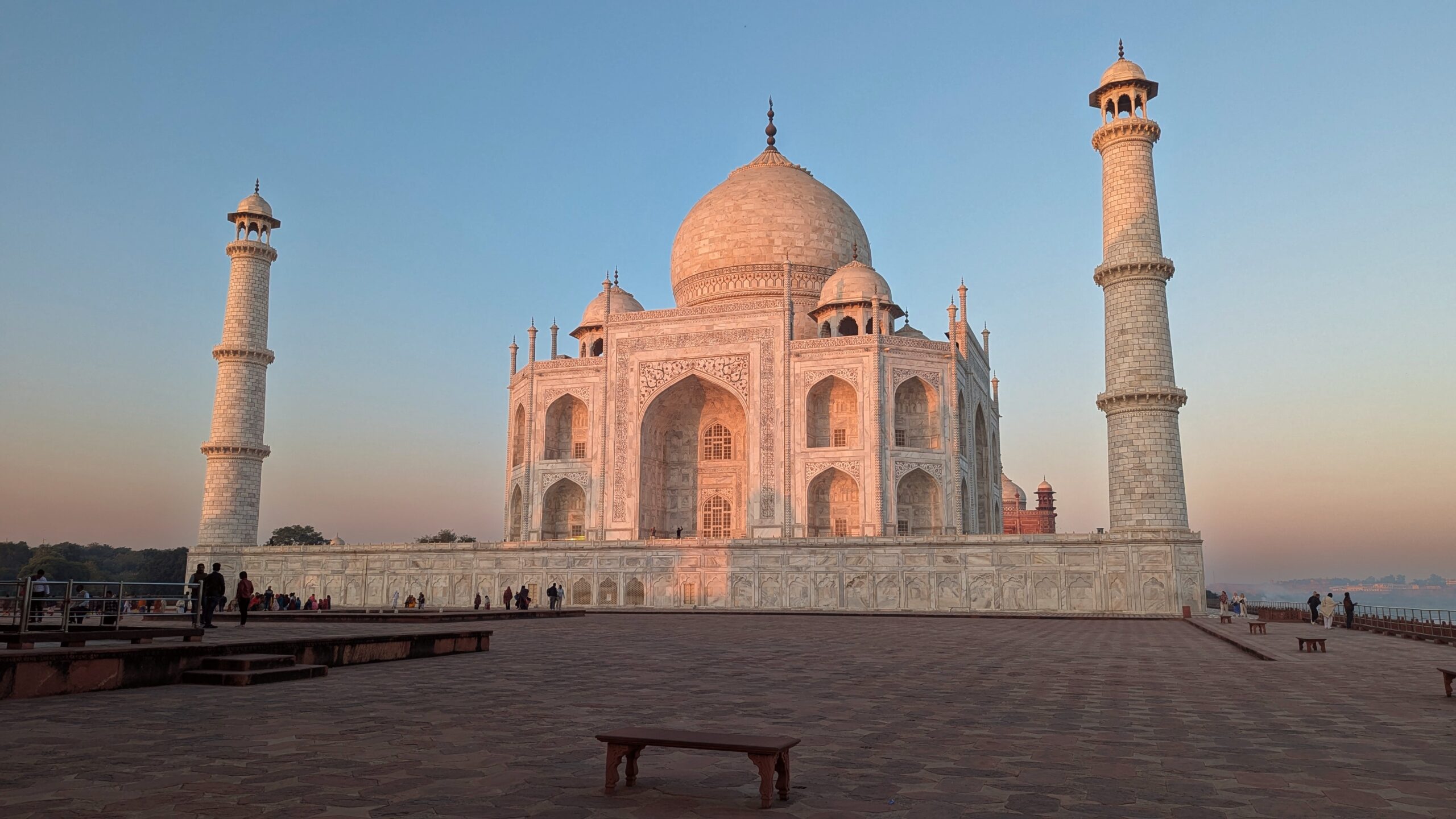 Mathura und Agra – Bunte Straßen, rote Festungen und ein weißes Mausoleum