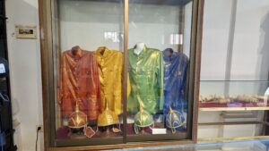 Ausstellung-Klamotten