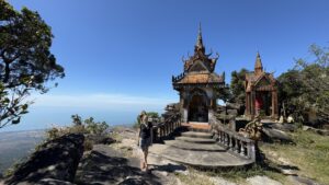 Kampot_BokorHill_Pagode_Jessi
