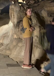 AntikeHöhleJessiHä